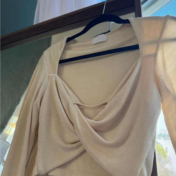 Isalis S long sleeve cream silky top - Picture 6 of 7